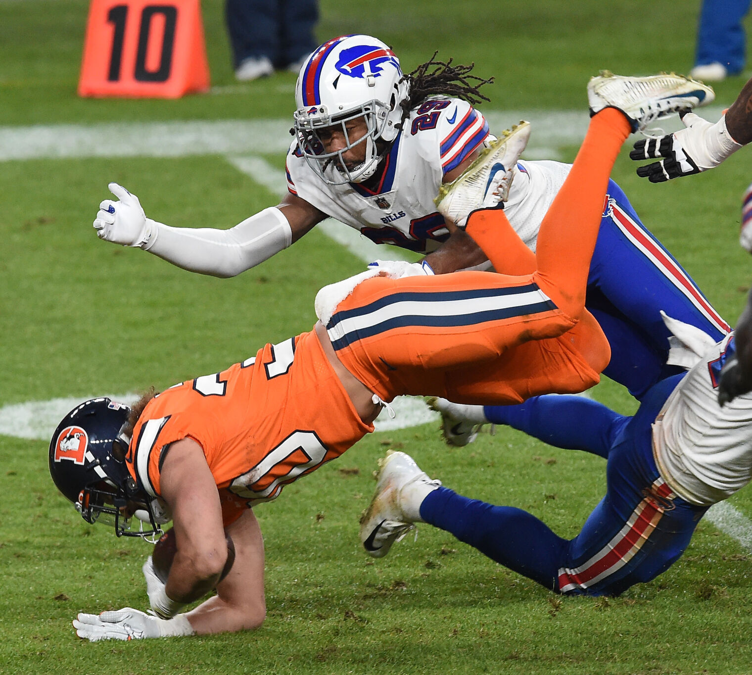 122020-s-broncosbills 14.JPG